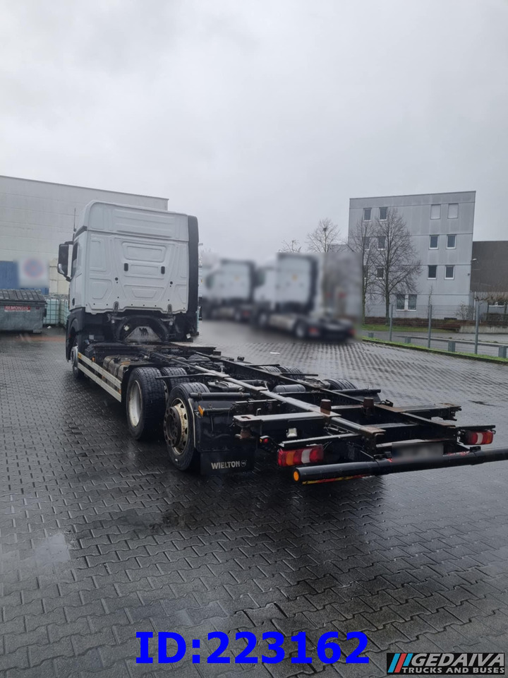 MERCEDES-BENZ Actros 2542 BDF 6x2 Euro6 - Camion şasiu: Foto 5 MERCEDES-BENZ Actros 2542 BDF 6x2 Euro6 - Camion şasiu: Foto 5