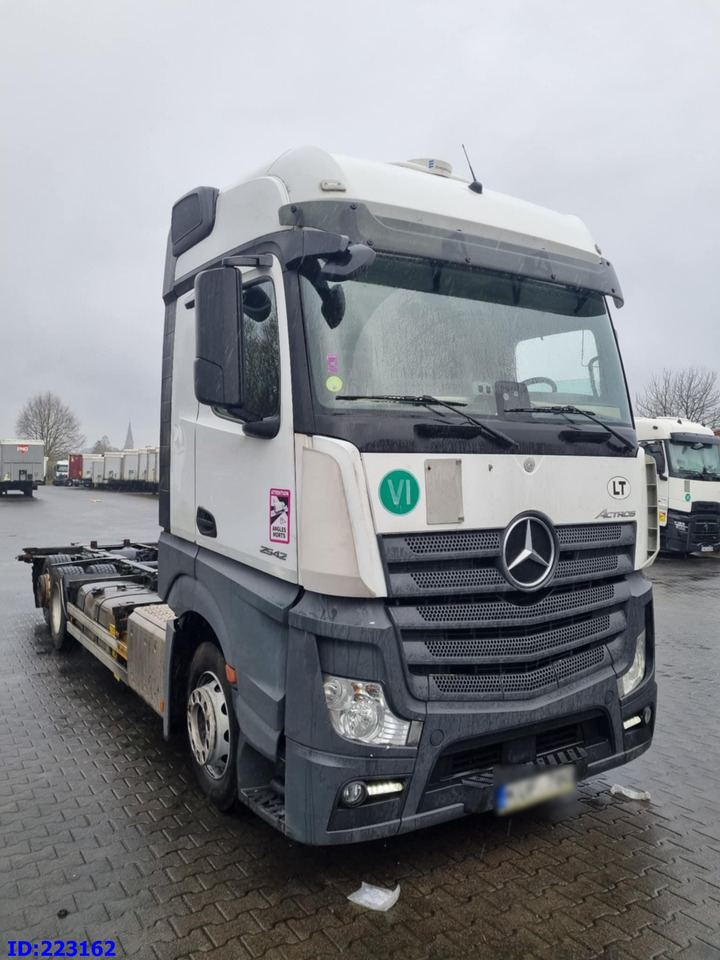 MERCEDES-BENZ Actros 2542 BDF 6x2 Euro6 - Camion şasiu: Foto 2 MERCEDES-BENZ Actros 2542 BDF 6x2 Euro6 - Camion şasiu: Foto 2