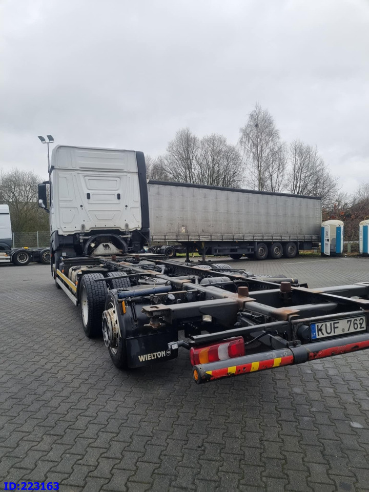 MERCEDES-BENZ Actros 2542 BDF 6x2 Euro6 - Camion şasiu: Foto 4 MERCEDES-BENZ Actros 2542 BDF 6x2 Euro6 - Camion şasiu: Foto 4