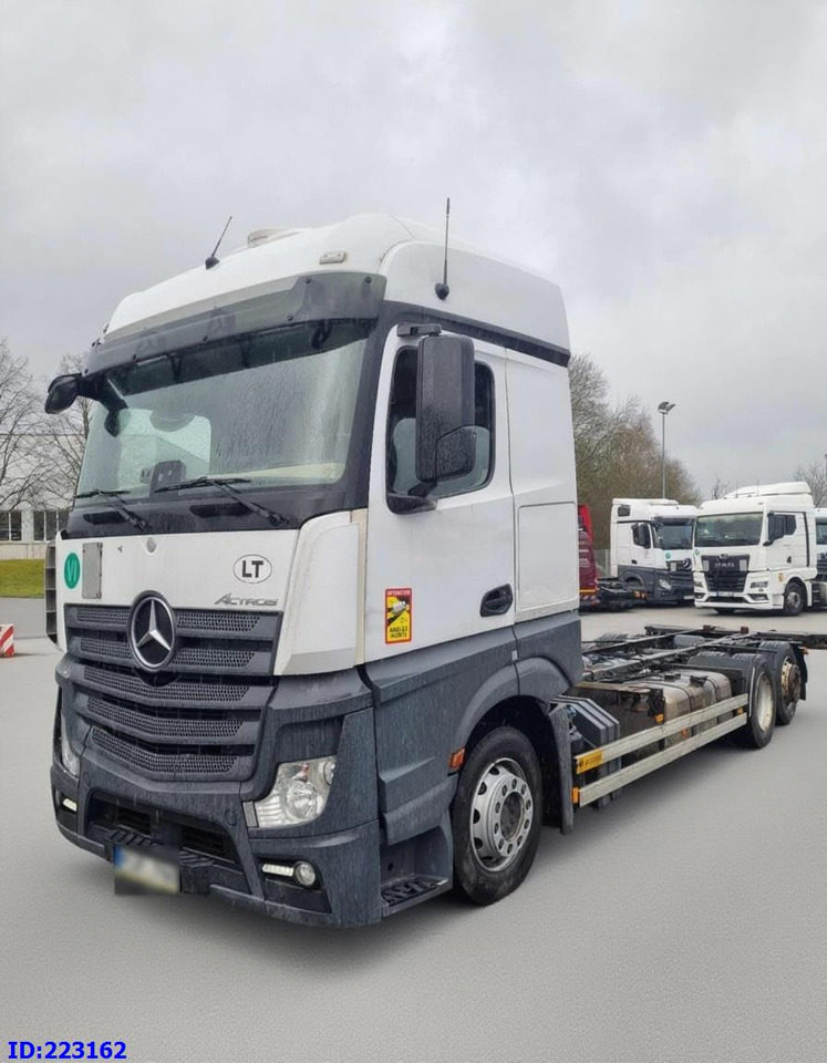 MERCEDES-BENZ Actros 2542 BDF 6x2 Euro6 - Camion şasiu: Foto 1 MERCEDES-BENZ Actros 2542 BDF 6x2 Euro6 - Camion şasiu: Foto 1