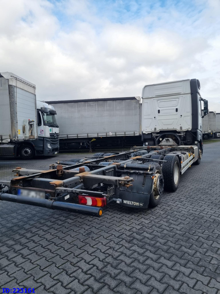MERCEDES-BENZ Actros 2542 BDF 6x2 Euro6 - Camion şasiu: Foto 4 MERCEDES-BENZ Actros 2542 BDF 6x2 Euro6 - Camion şasiu: Foto 4