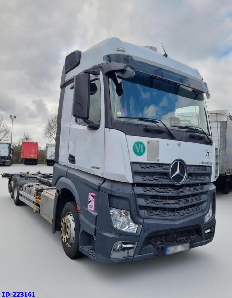MERCEDES-BENZ Actros 2542 BDF 6x2 Euro6 - Camion şasiu: Foto 2 MERCEDES-BENZ Actros 2542 BDF 6x2 Euro6 - Camion şasiu: Foto 2