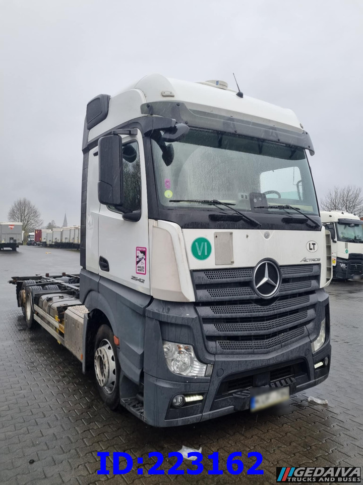 MERCEDES-BENZ Actros 2542 BDF 6x2 Euro6 - Camion şasiu: Foto 2 MERCEDES-BENZ Actros 2542 BDF 6x2 Euro6 - Camion şasiu: Foto 2