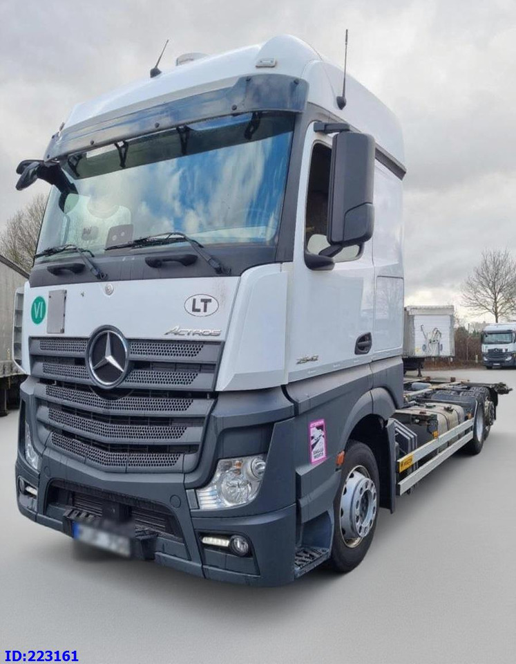 MERCEDES-BENZ Actros 2542 BDF 6x2 Euro6 - Camion şasiu: Foto 1 MERCEDES-BENZ Actros 2542 BDF 6x2 Euro6 - Camion şasiu: Foto 1