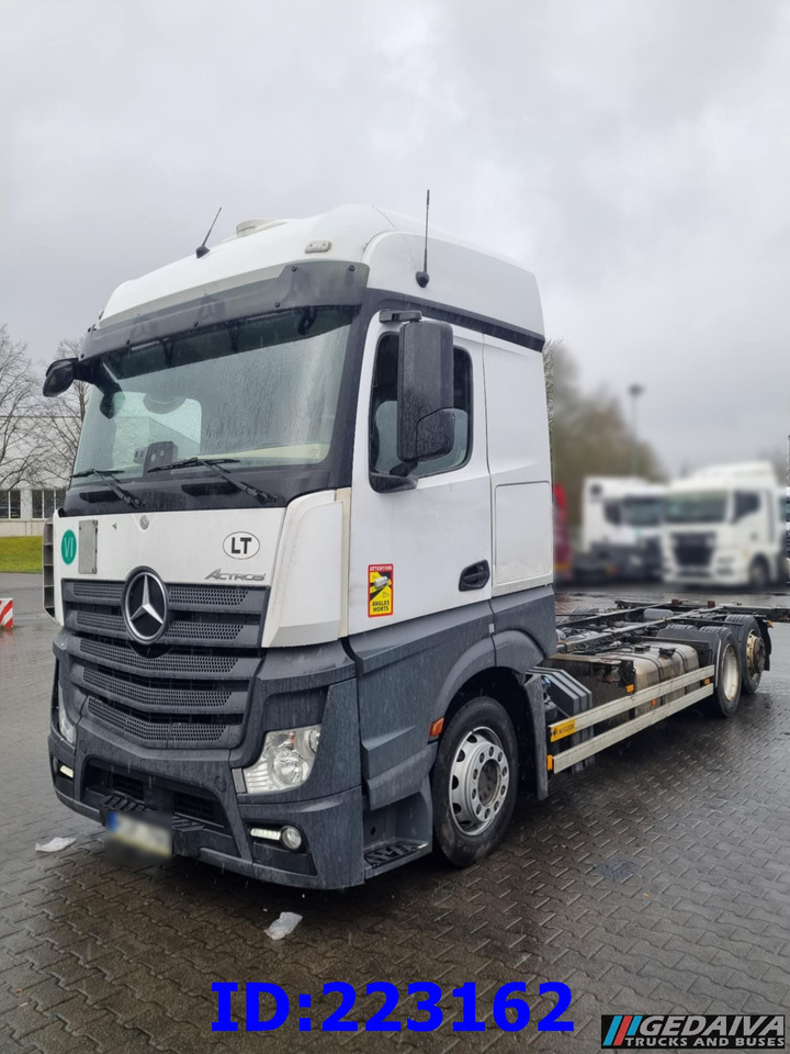 MERCEDES-BENZ Actros 2542 BDF 6x2 Euro6 - Camion şasiu: Foto 1 MERCEDES-BENZ Actros 2542 BDF 6x2 Euro6 - Camion şasiu: Foto 1