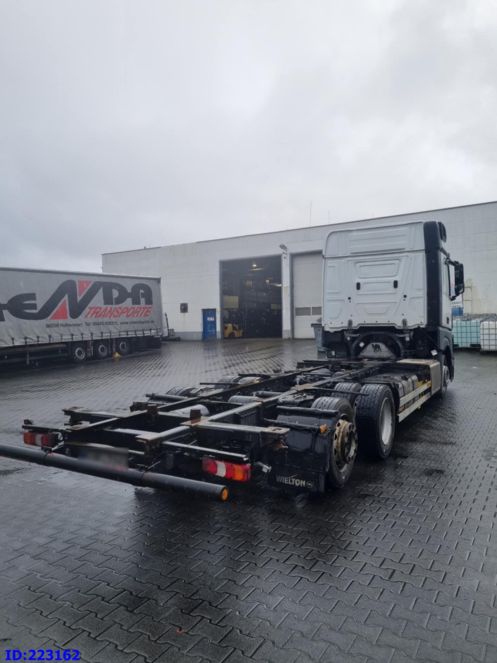 MERCEDES-BENZ Actros 2542 BDF 6x2 Euro6 - Camion şasiu: Foto 4 MERCEDES-BENZ Actros 2542 BDF 6x2 Euro6 - Camion şasiu: Foto 4