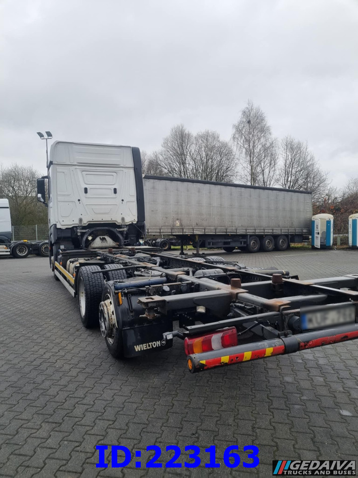MERCEDES-BENZ Actros 2542 BDF 6x2 Euro6 - Camion şasiu: Foto 4 MERCEDES-BENZ Actros 2542 BDF 6x2 Euro6 - Camion şasiu: Foto 4