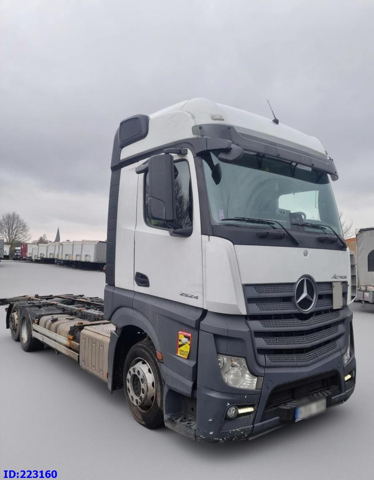 MERCEDES-BENZ Actros 2542 BDF Euro6 - Camion şasiu: Foto 2 MERCEDES-BENZ Actros 2542 BDF Euro6 - Camion şasiu: Foto 2