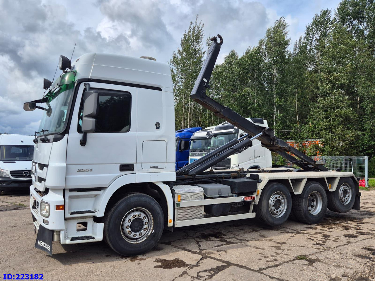 MERCEDES-BENZ Actros 2551 8x2 V8 Retarder - Camion cu cârlig: Foto 1 MERCEDES-BENZ Actros 2551 8x2 V8 Retarder - Camion cu cârlig: Foto 1