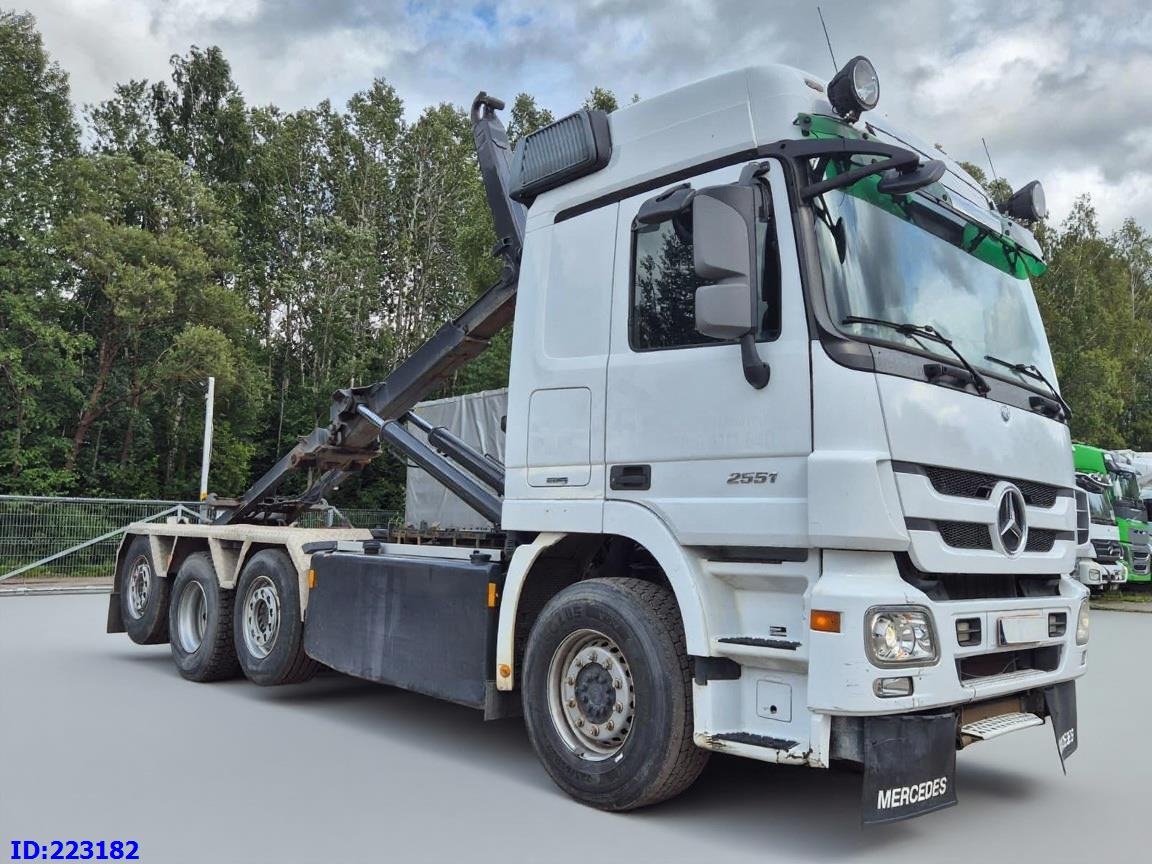MERCEDES-BENZ Actros 2551 8x2 V8 Retarder - Camion cu cârlig: Foto 1 MERCEDES-BENZ Actros 2551 8x2 V8 Retarder - Camion cu cârlig: Foto 1
