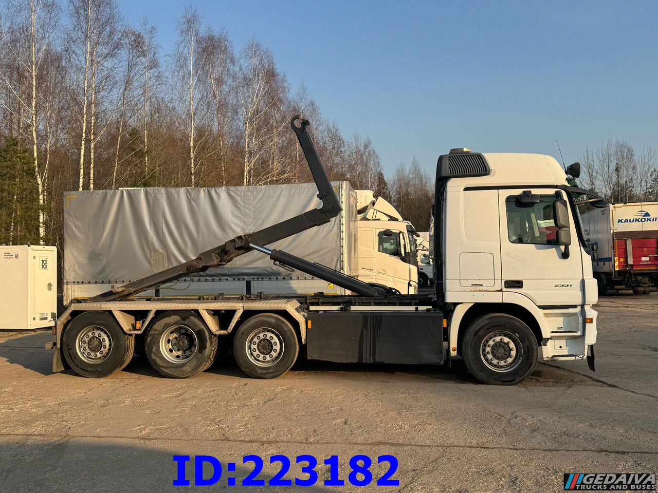 MERCEDES-BENZ Actros 2551 8x2 V8 Retarder - Camion cu cârlig: Foto 4 MERCEDES-BENZ Actros 2551 8x2 V8 Retarder - Camion cu cârlig: Foto 4