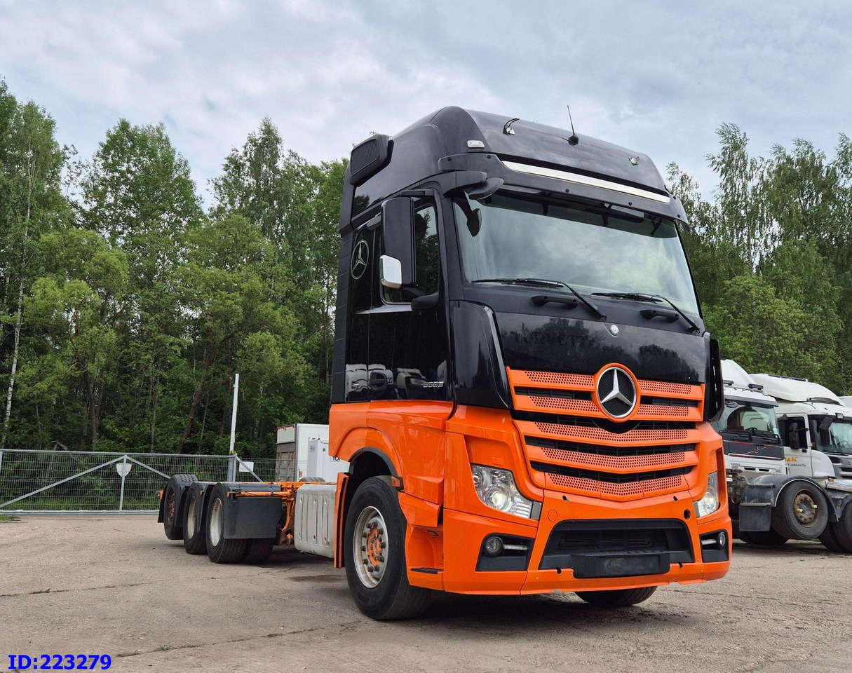 MERCEDES-BENZ Actros 3563 8×4 ( Steering axle) - Camion şasiu: Foto 4 MERCEDES-BENZ Actros 3563 8×4 ( Steering axle) - Camion şasiu: Foto 4
