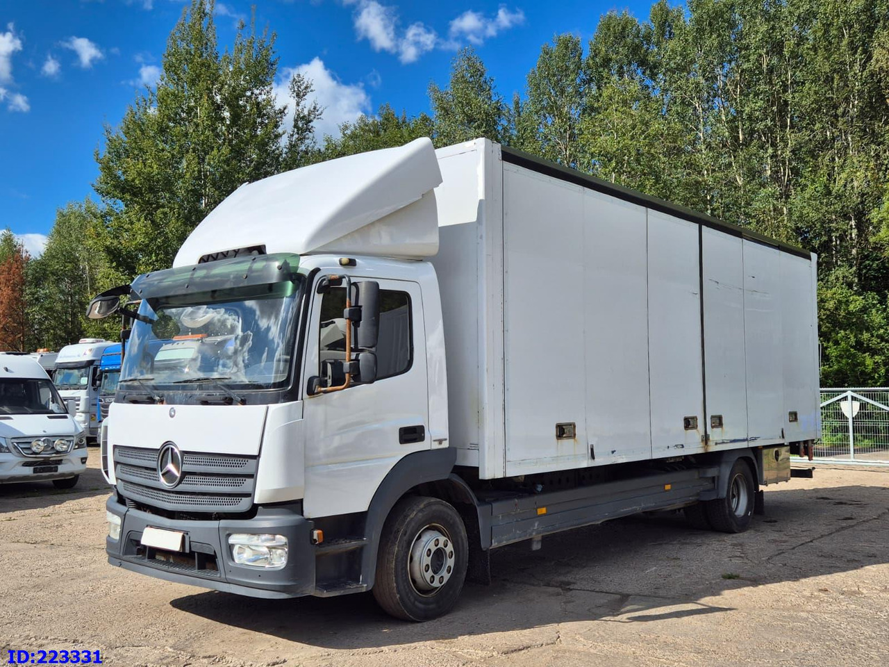 MERCEDES-BENZ Atego 1221 Euro6 (Open side box) - Camion izoterma: Foto 1 MERCEDES-BENZ Atego 1221 Euro6 (Open side box) - Camion izoterma: Foto 1