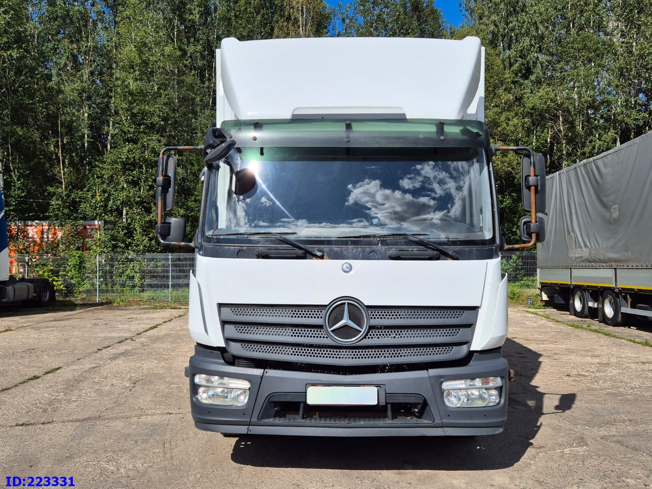 MERCEDES-BENZ Atego 1221 Euro6 (Open side box) - Camion izoterma: Foto 2 MERCEDES-BENZ Atego 1221 Euro6 (Open side box) - Camion izoterma: Foto 2