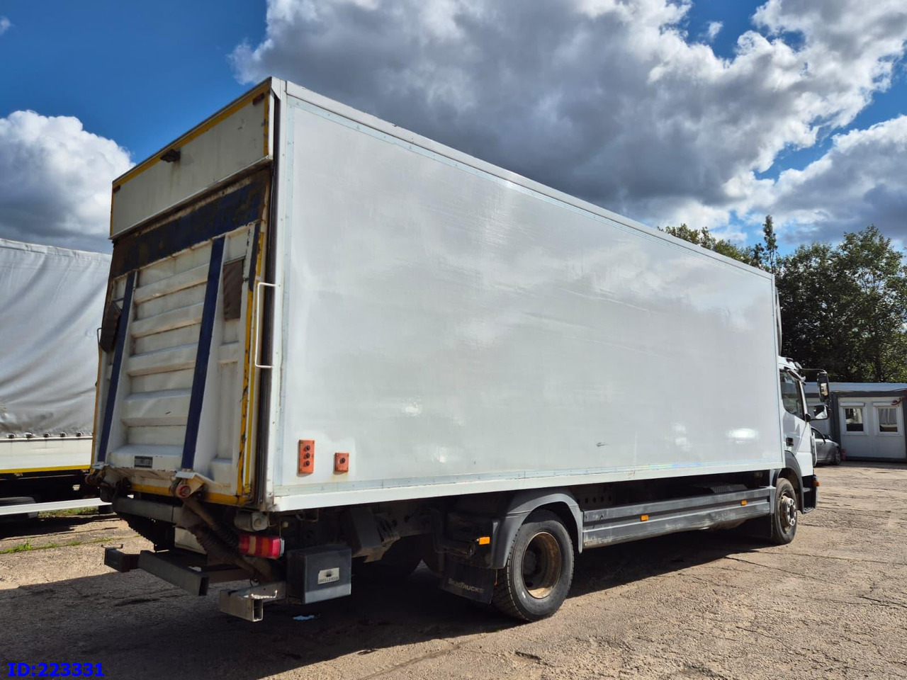 MERCEDES-BENZ Atego 1221 Euro6 (Open side box) - Camion izoterma: Foto 5 MERCEDES-BENZ Atego 1221 Euro6 (Open side box) - Camion izoterma: Foto 5