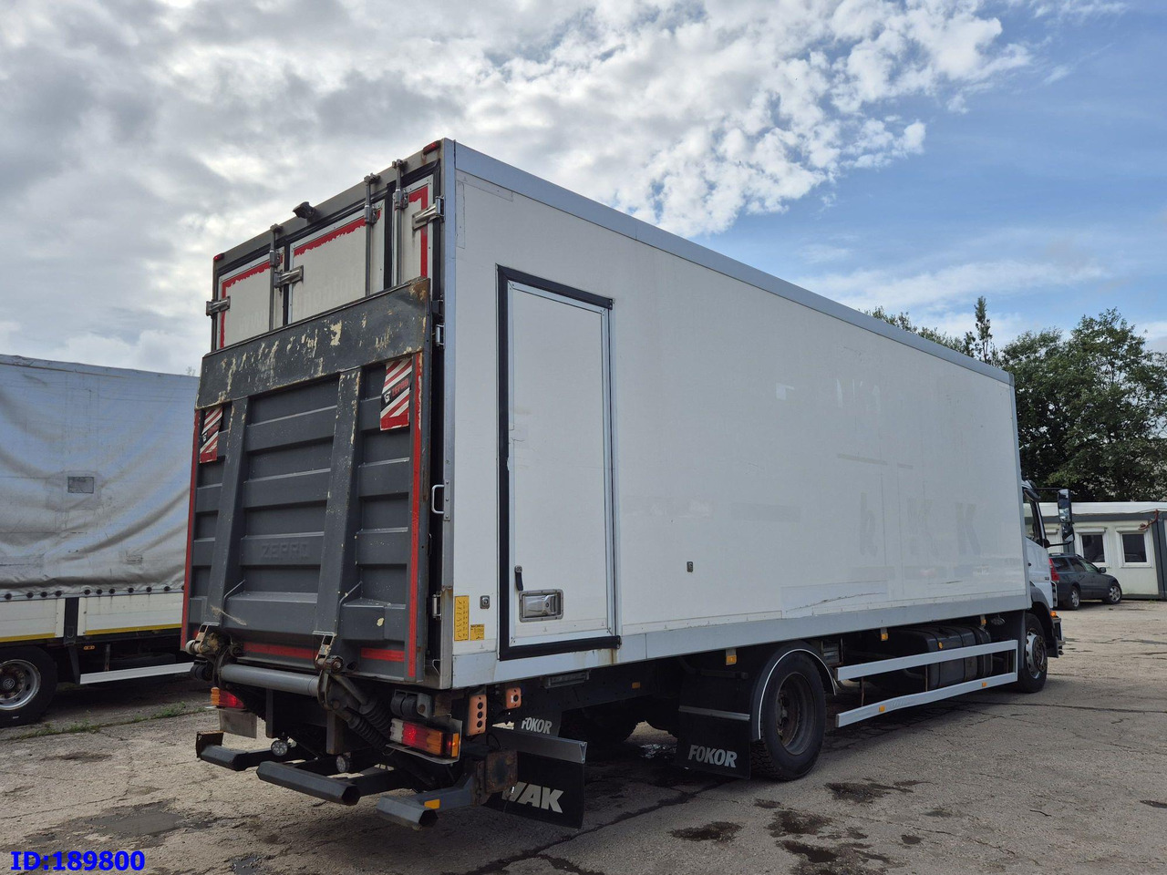 MERCEDES-BENZ Axor 1829 Euro5 Manual + Tail lift - Camion frigider: Foto 5 MERCEDES-BENZ Axor 1829 Euro5 Manual + Tail lift - Camion frigider: Foto 5