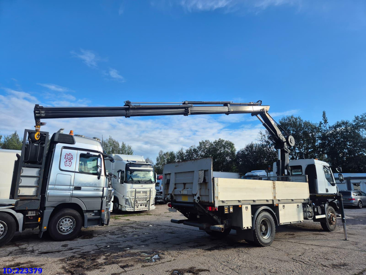 RENAULT Midlum 240.16 4x4 + HIAB 122 E-3 HIDUO - Camion platformă: Foto 5 RENAULT Midlum 240.16 4x4 + HIAB 122 E-3 HIDUO - Camion platformă: Foto 5