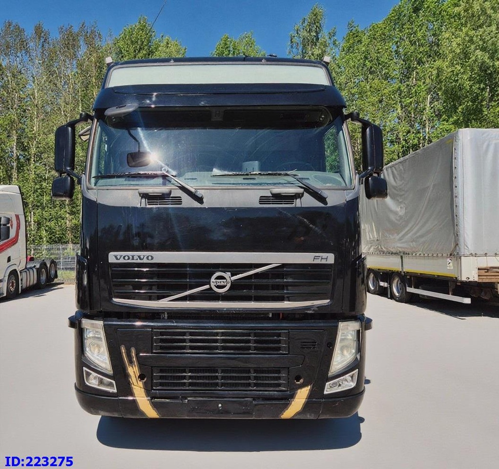 VOLVO FH13 540HP 8X4 (Steering axle) RETARDER - Camion şasiu: Foto 2 VOLVO FH13 540HP 8X4 (Steering axle) RETARDER - Camion şasiu: Foto 2