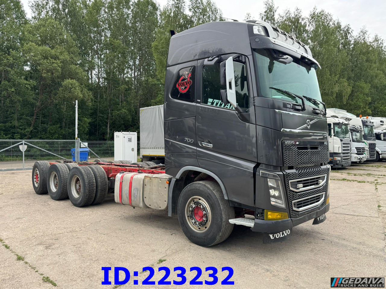 VOLVO FH16 700HP 8X4 Big Axles - Camion şasiu: Foto 4 VOLVO FH16 700HP 8X4 Big Axles - Camion şasiu: Foto 4