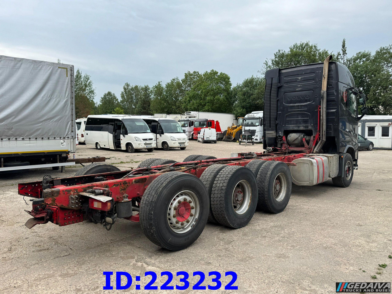 VOLVO FH16 700HP 8X4 Big Axles - Camion şasiu: Foto 5 VOLVO FH16 700HP 8X4 Big Axles - Camion şasiu: Foto 5