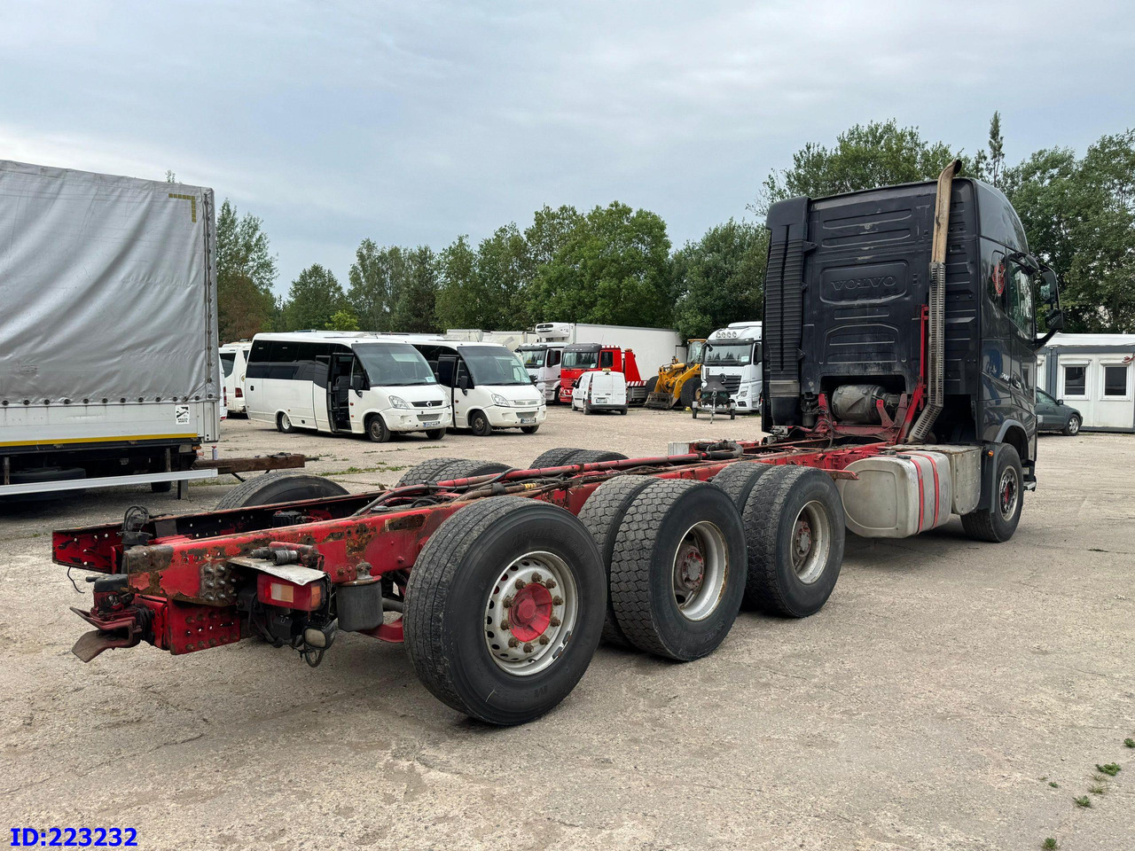 VOLVO FH16 700HP 8X4 Big Axles - Camion şasiu: Foto 5 VOLVO FH16 700HP 8X4 Big Axles - Camion şasiu: Foto 5