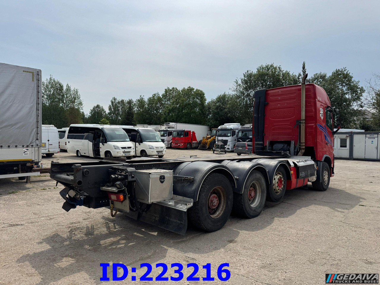 VOLVO FH16 700HP 8X4 Big axle - Camion şasiu: Foto 5 VOLVO FH16 700HP 8X4 Big axle - Camion şasiu: Foto 5