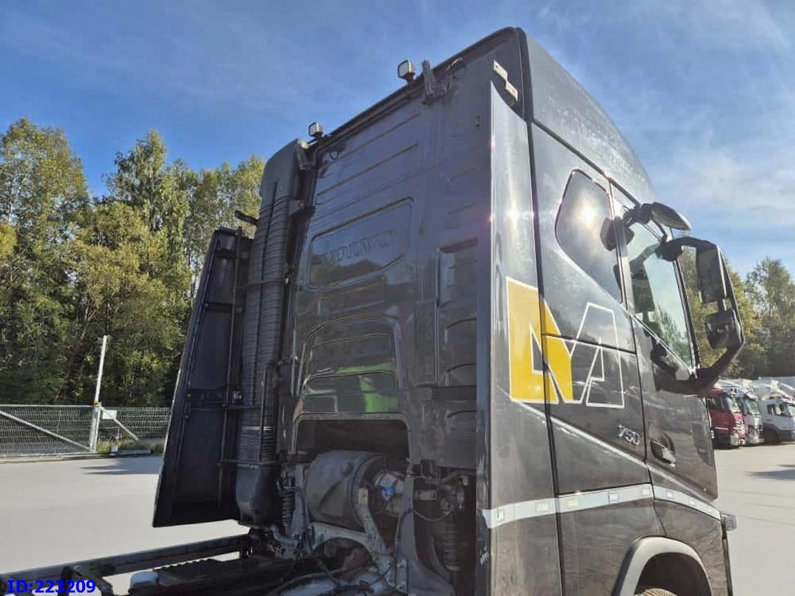 VOLVO FH16 750HP 8x4 Steering axle - Camion şasiu: Foto 5 VOLVO FH16 750HP 8x4 Steering axle - Camion şasiu: Foto 5