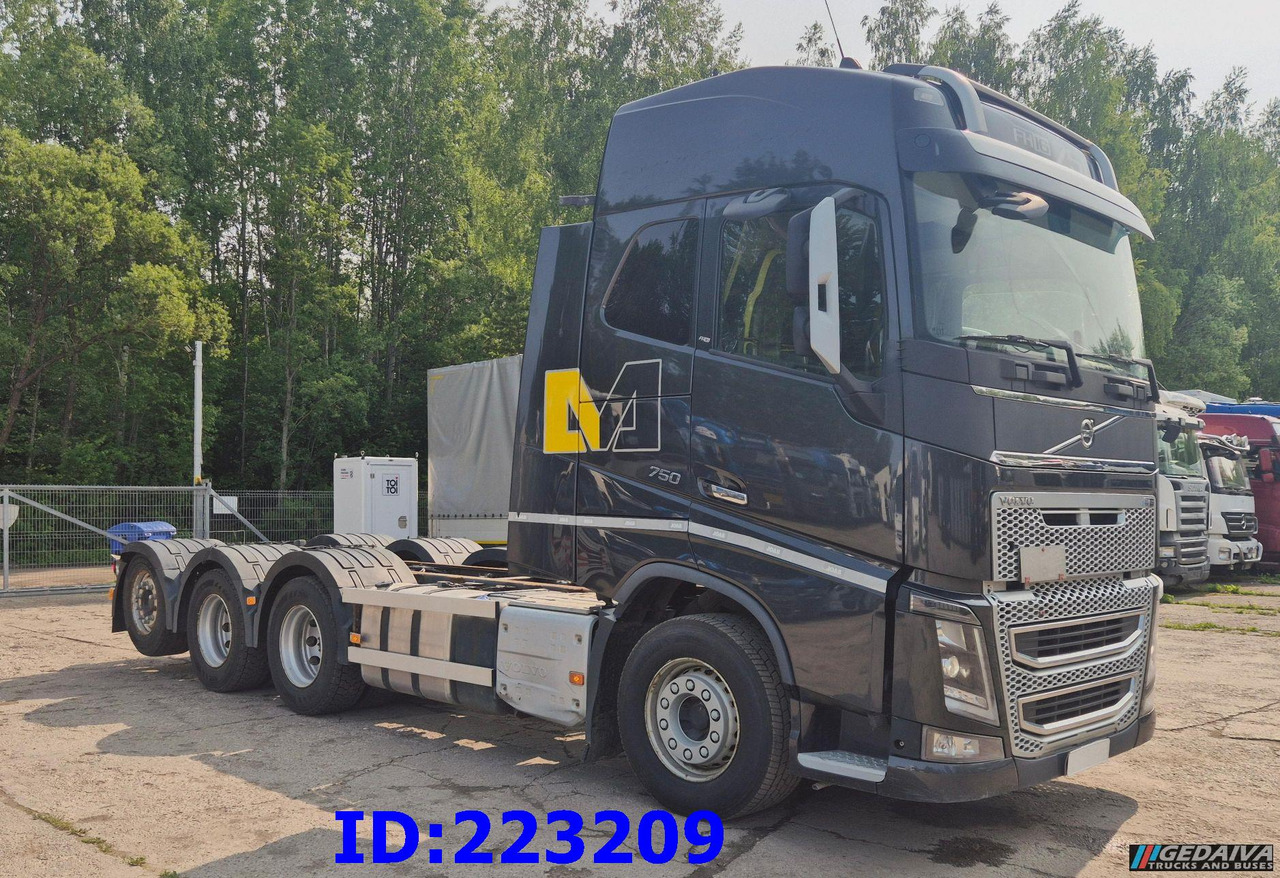 Camion şasiu VOLVO FH16 750HP 8x4 Steering axle: Foto 1