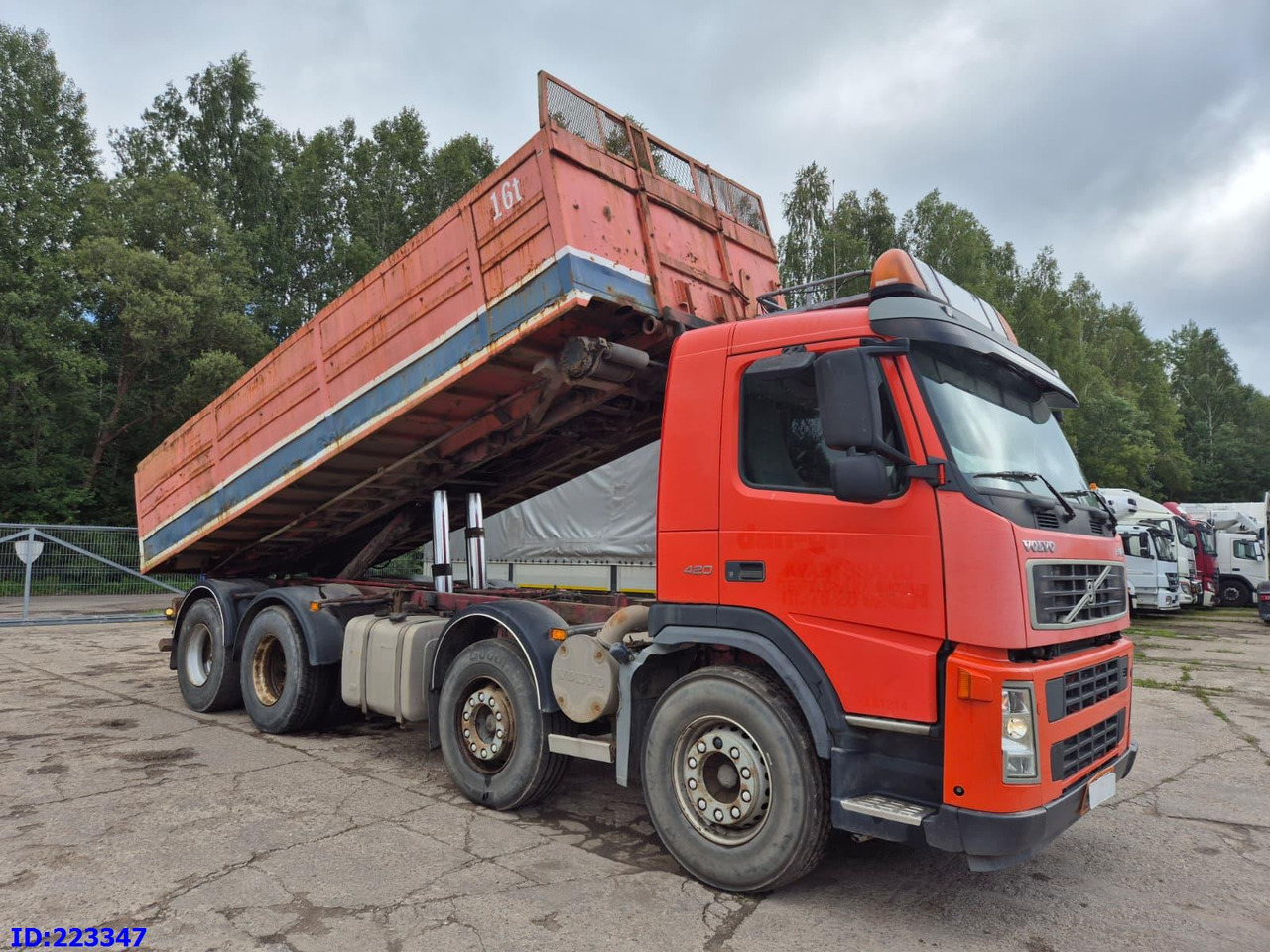 VOLVO FM12 420HP 8X4 Manual - Camion basculantă: Foto 4 VOLVO FM12 420HP 8X4 Manual - Camion basculantă: Foto 4