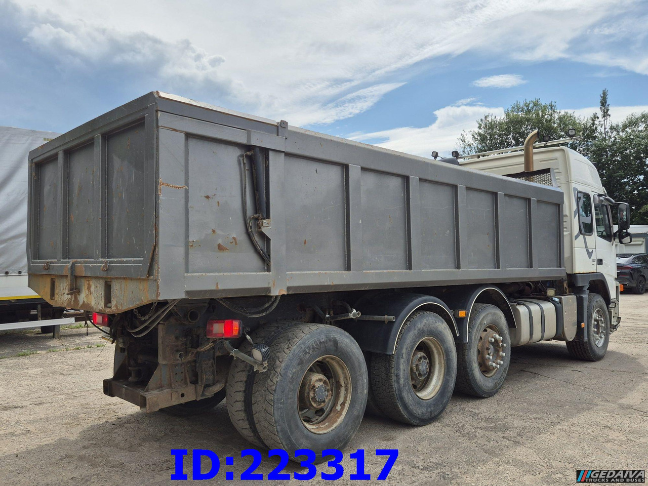 VOLVO FM13 480HP 8x4 (Big axle) - Camion basculantă: Foto 4 VOLVO FM13 480HP 8x4 (Big axle) - Camion basculantă: Foto 4