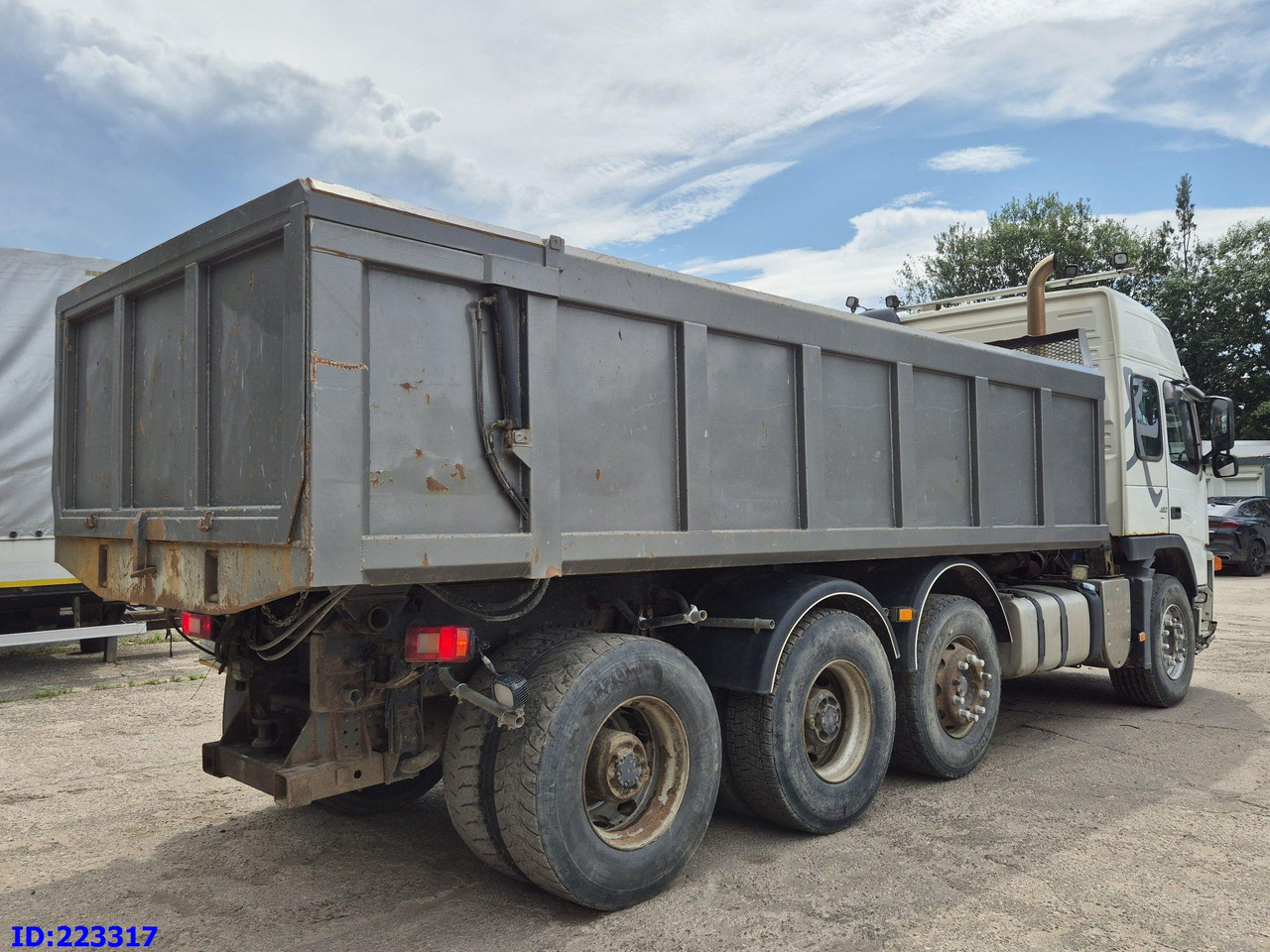 VOLVO FM13 480HP 8x4 (Big axle) - Camion basculantă: Foto 5 VOLVO FM13 480HP 8x4 (Big axle) - Camion basculantă: Foto 5