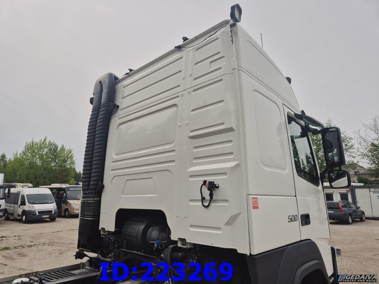 VOLVO FM13 500HP 8x2 (2 steering axels) - Camion şasiu: Foto 5 VOLVO FM13 500HP 8x2 (2 steering axels) - Camion şasiu: Foto 5