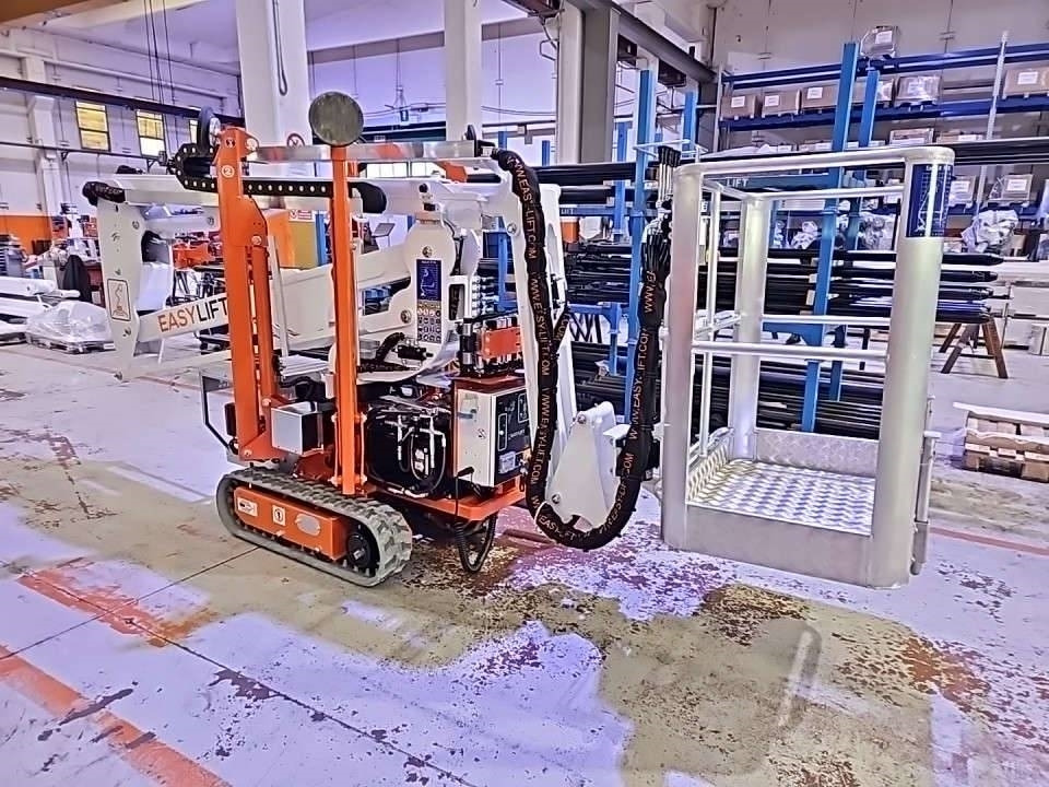 EasyLift R130 - Nacela articulata: Foto 1 EasyLift R130 - Nacela articulata: Foto 1