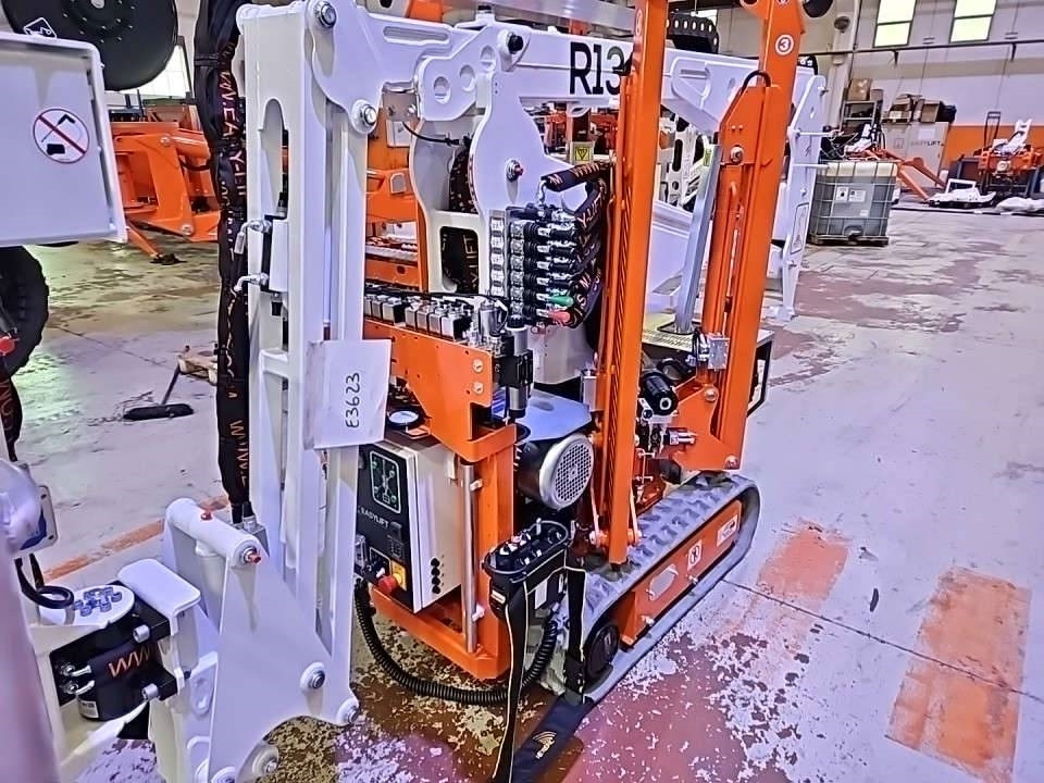 EasyLift R130 - Nacela articulata: Foto 3 EasyLift R130 - Nacela articulata: Foto 3