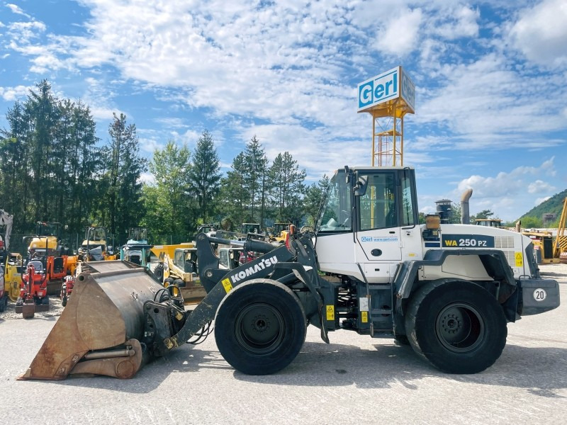 Încărcător frontal pe pneuri Komatsu WA250PZ-6 (3824): Foto 1