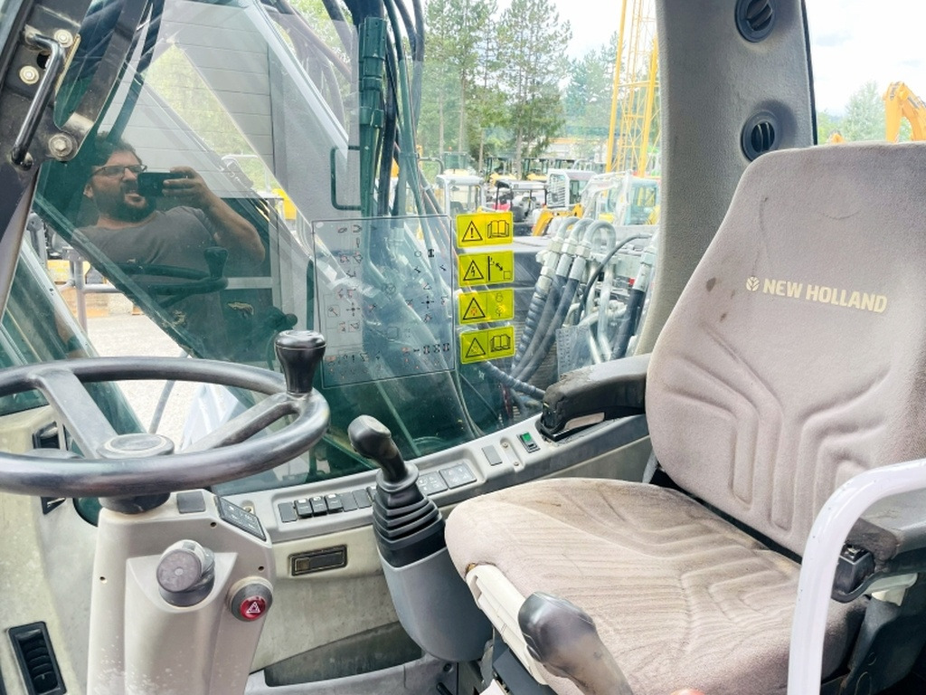 New Holland MH Plus (4054) - Excavator pe roţi: Foto 5 New Holland MH Plus (4054) - Excavator pe roţi: Foto 5