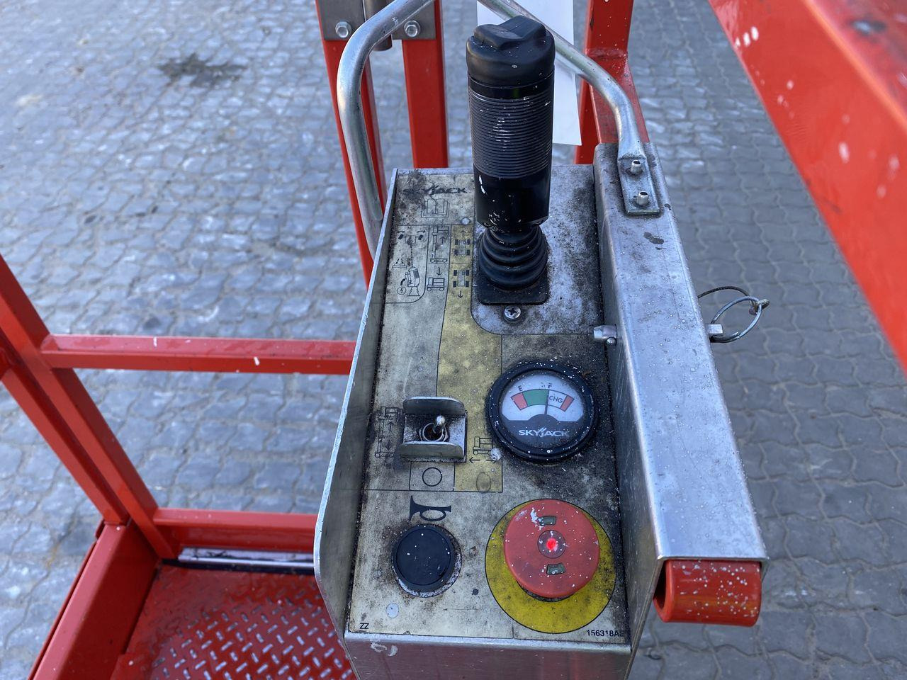 Skyjack SJ12 - Platformă verticală: Foto 3 Skyjack SJ12 - Platformă verticală: Foto 3