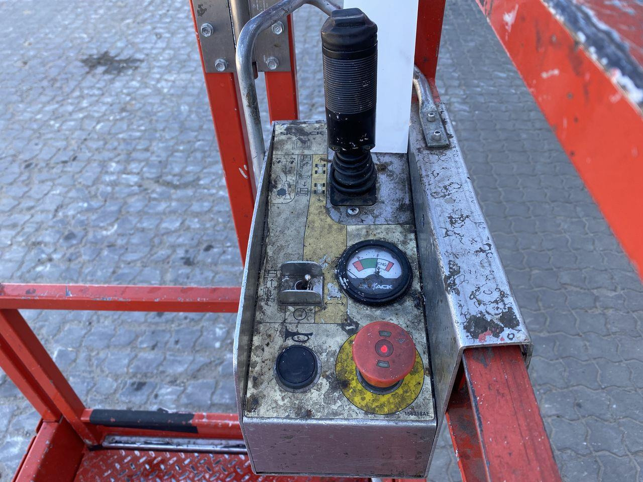 Skyjack SJ12 - Platformă verticală: Foto 3 Skyjack SJ12 - Platformă verticală: Foto 3