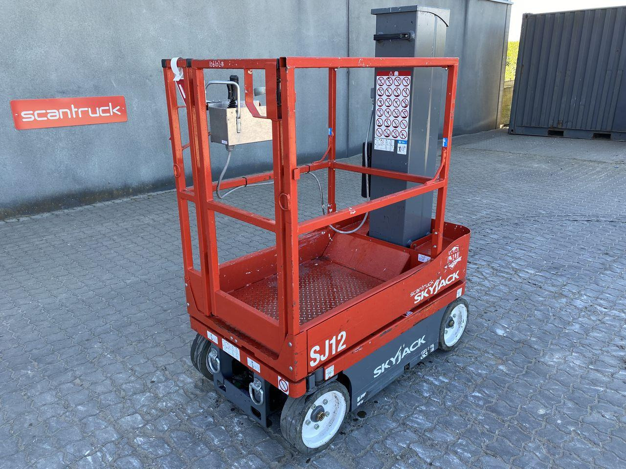 Skyjack SJ12 - Platformă verticală: Foto 1 Skyjack SJ12 - Platformă verticală: Foto 1