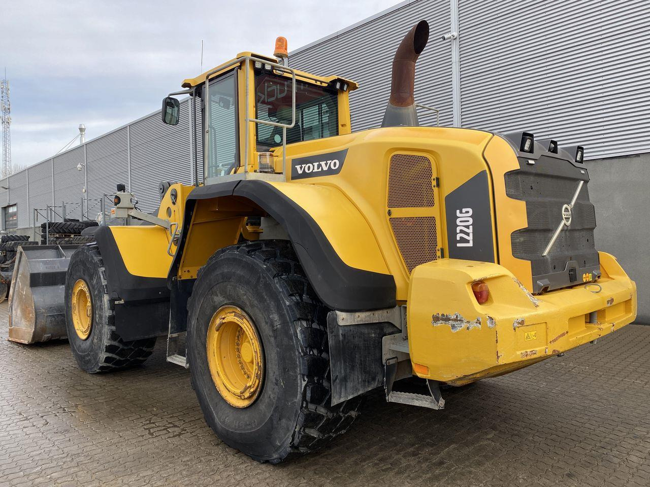 Volvo L220G - Încărcător frontal pe pneuri: Foto 2 Volvo L220G - Încărcător frontal pe pneuri: Foto 2