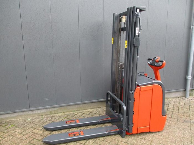 Linde L16 - Transpalet la mare înălţime: Foto 1 Linde L16 - Transpalet la mare înălţime: Foto 1