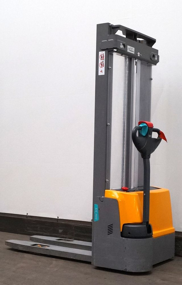 Jungheinrich EJC M10 - Transpalet la mare înălţime: Foto 2 Jungheinrich EJC M10 - Transpalet la mare înălţime: Foto 2