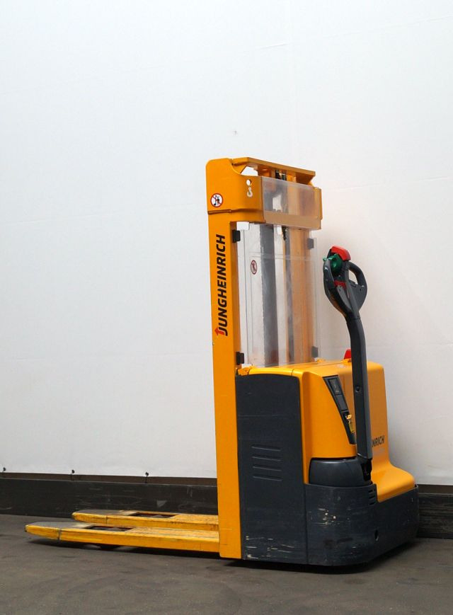 Jungheinrich EJC110 - Transpalet la mare înălţime: Foto 2 Jungheinrich EJC110 - Transpalet la mare înălţime: Foto 2