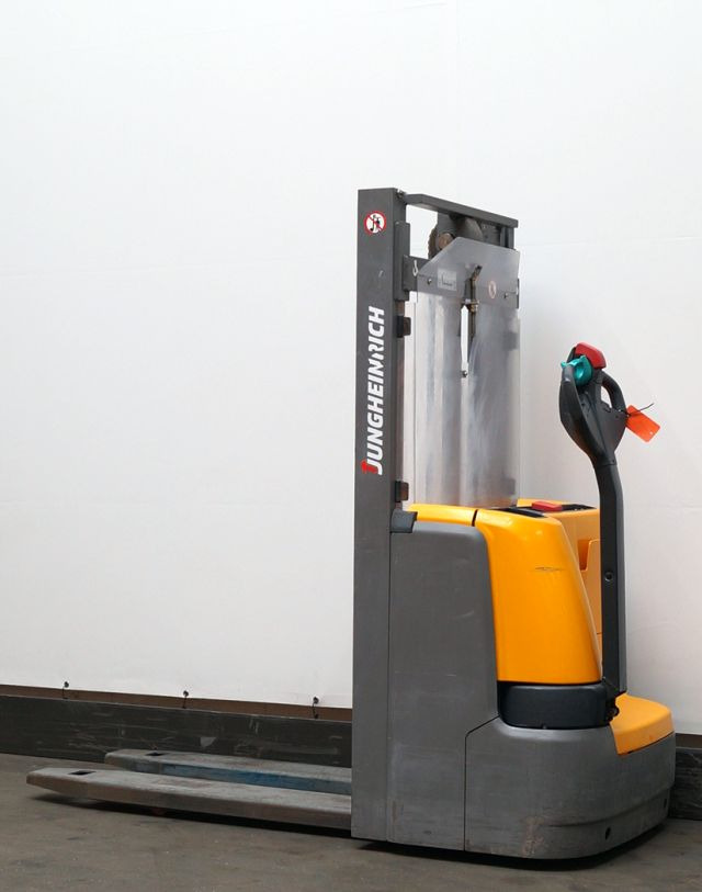 Jungheinrich EJC110 - Transpalet la mare înălţime: Foto 2 Jungheinrich EJC110 - Transpalet la mare înălţime: Foto 2