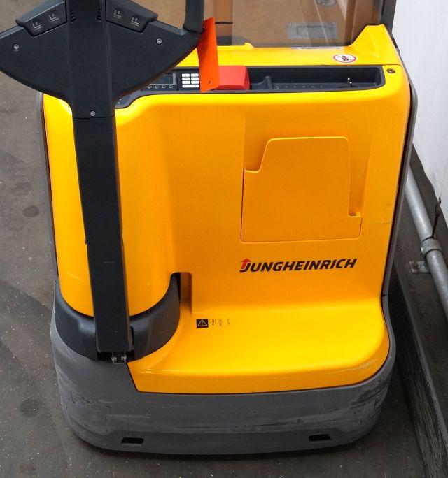 Jungheinrich EJC110 - Transpalet la mare înălţime: Foto 3 Jungheinrich EJC110 - Transpalet la mare înălţime: Foto 3