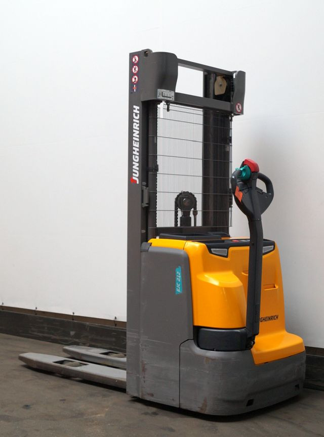 Jungheinrich EJC212 - Transpalet la mare înălţime: Foto 2 Jungheinrich EJC212 - Transpalet la mare înălţime: Foto 2