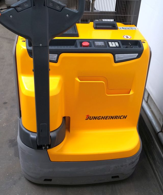 Jungheinrich EJC212 - Transpalet la mare înălţime: Foto 3 Jungheinrich EJC212 - Transpalet la mare înălţime: Foto 3