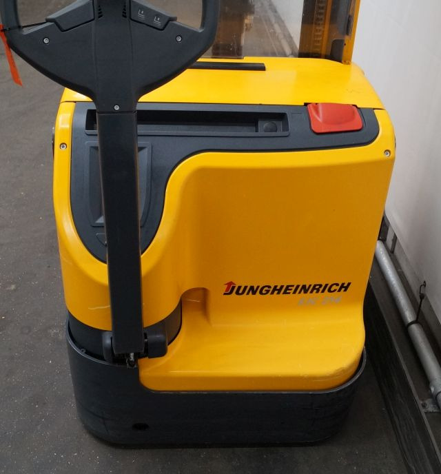 Jungheinrich EJC214 - Transpalet la mare înălţime: Foto 3 Jungheinrich EJC214 - Transpalet la mare înălţime: Foto 3