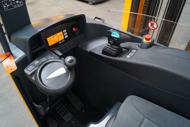 Jungheinrich ETV214 - Stivuitor cu catarg retractabil: Foto 3 Jungheinrich ETV214 - Stivuitor cu catarg retractabil: Foto 3