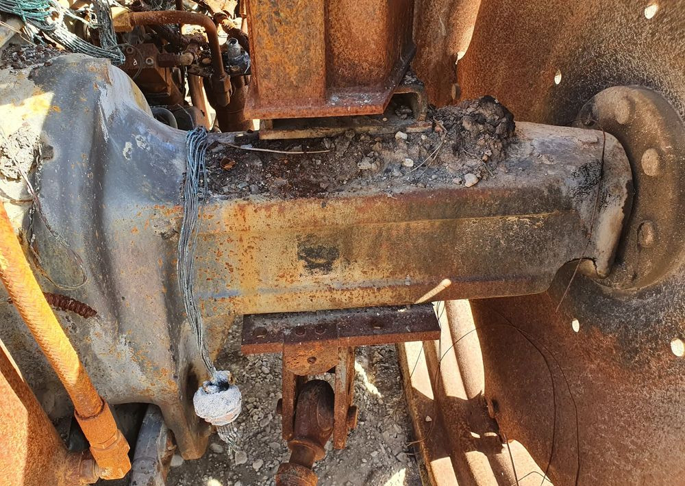 Claas Ares Renault 556 wał blok silnik głowica most zwolnica skrzynia - Cutie de viteze pentru Utilaje agricole: Foto 5 Claas Ares Renault 556 wał blok silnik głowica most zwolnica skrzynia - Cutie de viteze pentru Utilaje agricole: Foto 5